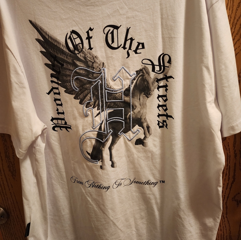 Nwt hoodrich sz xxl Graphic White T-Shirt with Winged Horse Design